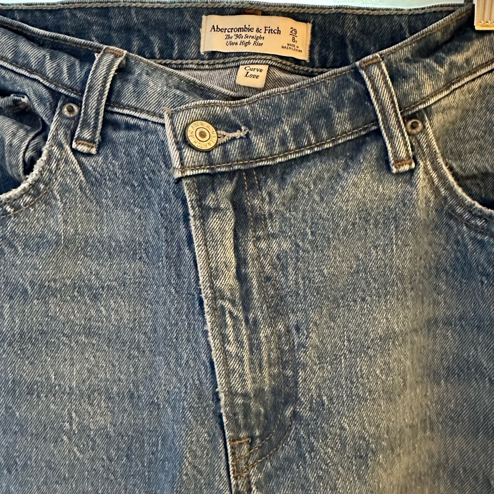 Abercrombie & Fitch Curve Love 90s Straight Ultra High Rise Medium Wash Jeans - Picture 4 of 7